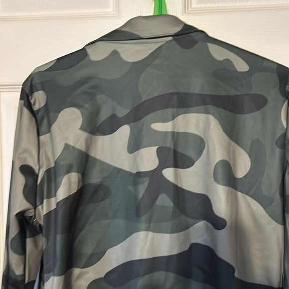 So cute camouflage pants and jacket shirt set size lg but runs smaller in size - Picture 6 of 8